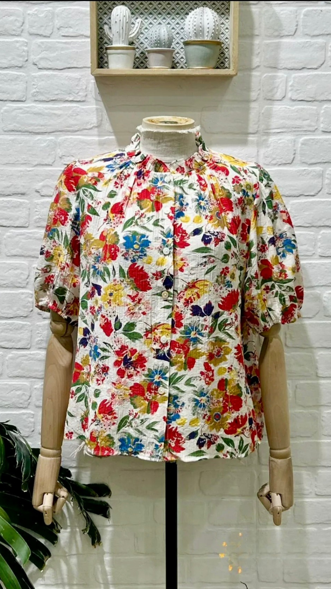 Blusa floral con volumen – Color y frescura en estado puro
