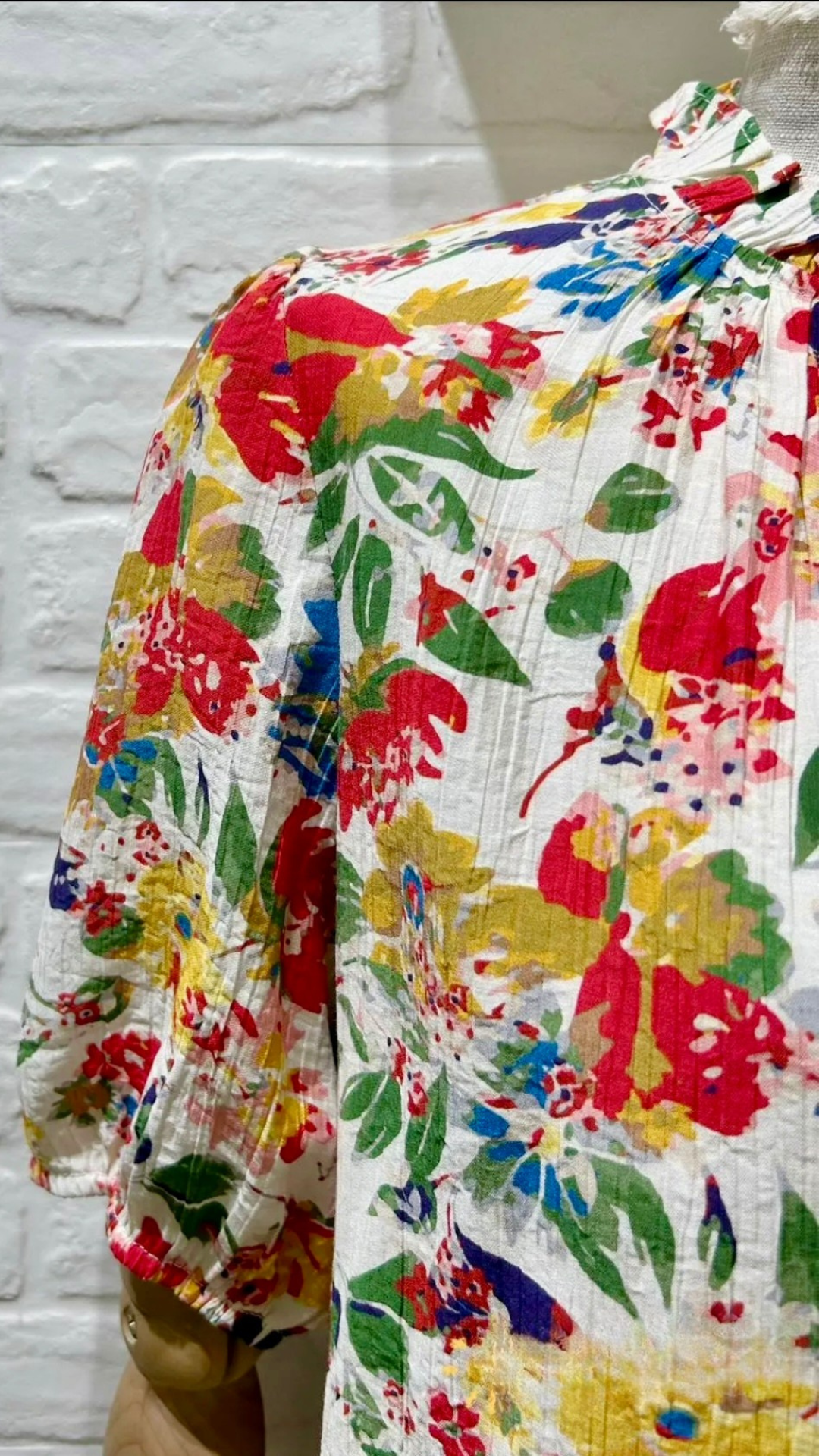 Blusa floral con volumen – Color y frescura en estado puro