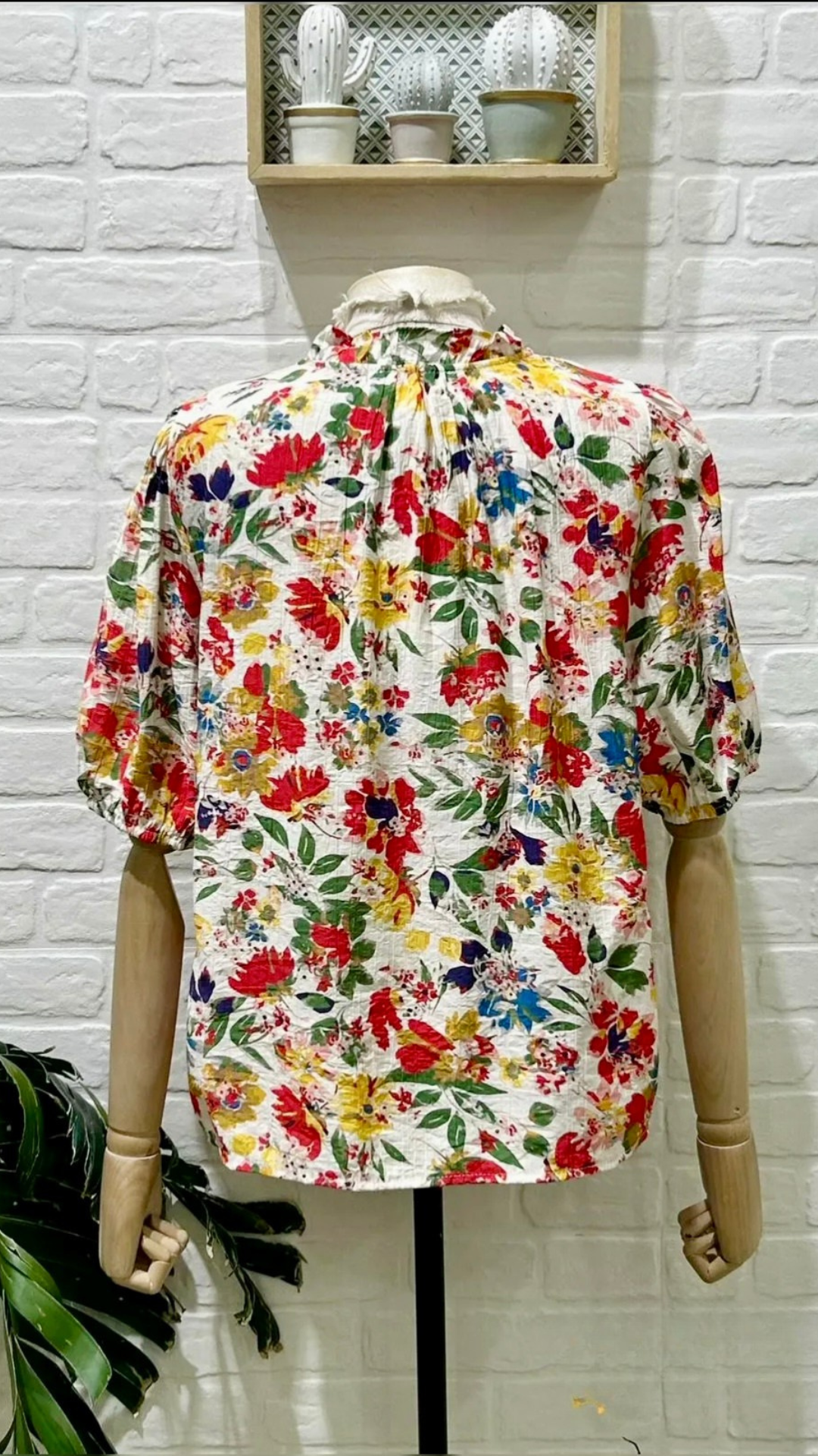 Blusa floral con volumen – Color y frescura en estado puro