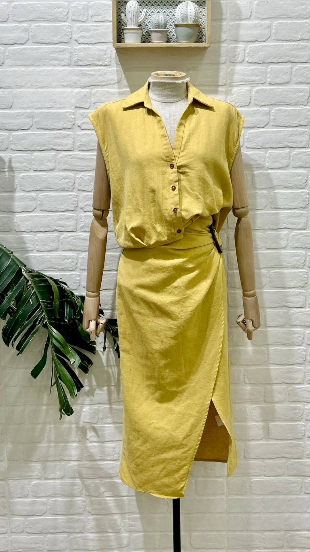 Falda pareo mostaza con hebilla – Color, frescura y estilo