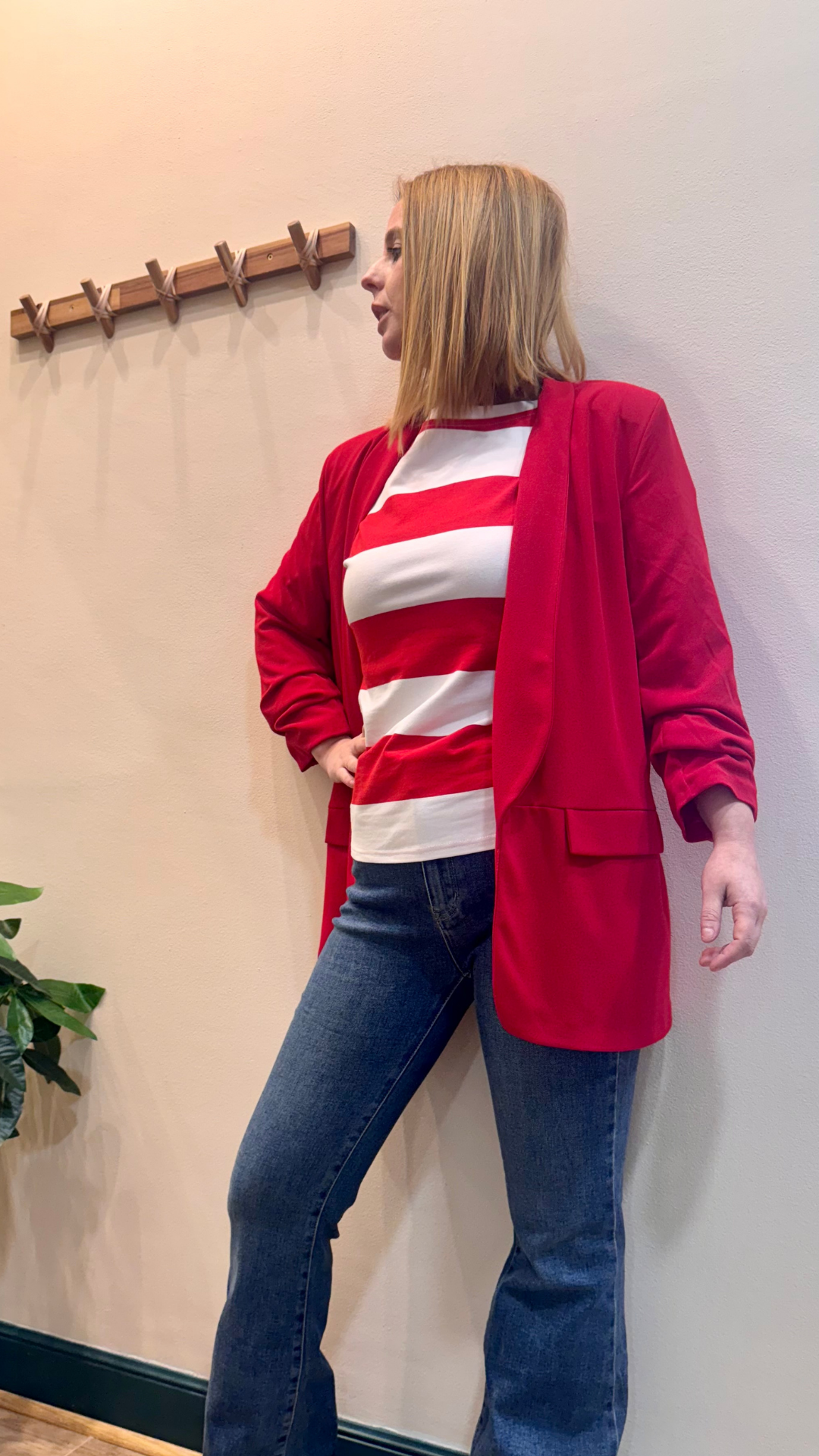 Blazer Anna – Un Toque de Color y Estilo