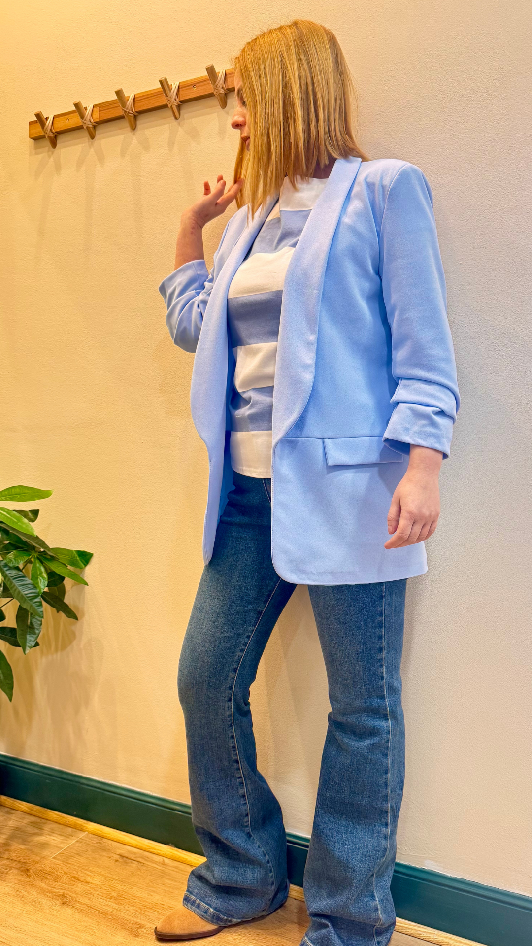 Blazer Anna – Un Toque de Color y Estilo