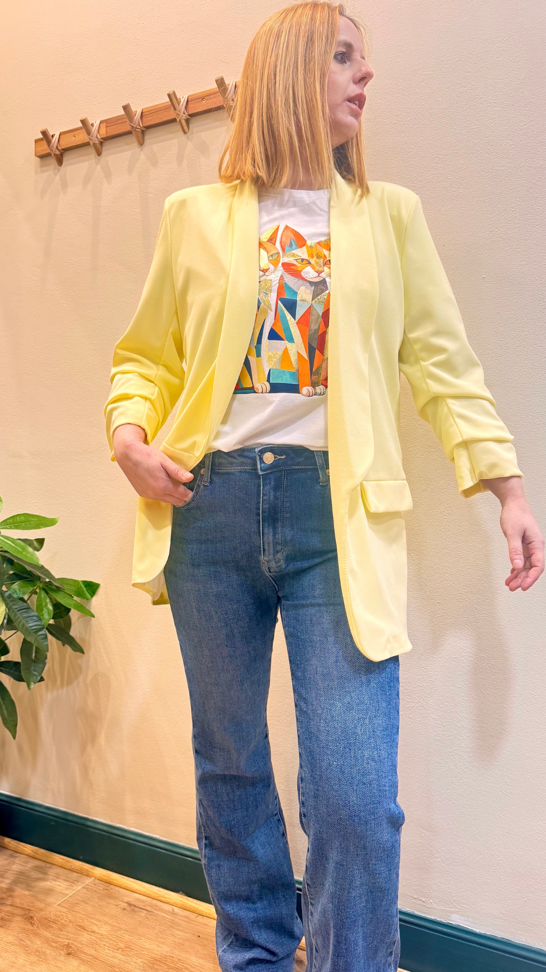 Blazer Anna – Un Toque de Color y Estilo