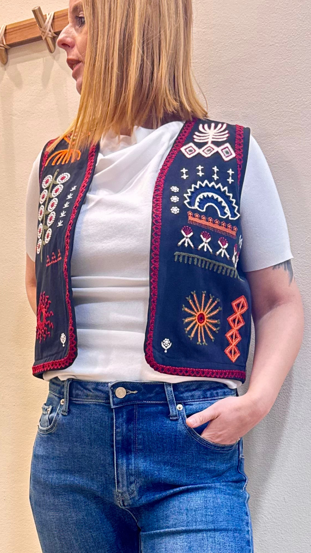 Chaleco Boho Bordado – Un toque étnico para tu estilo
