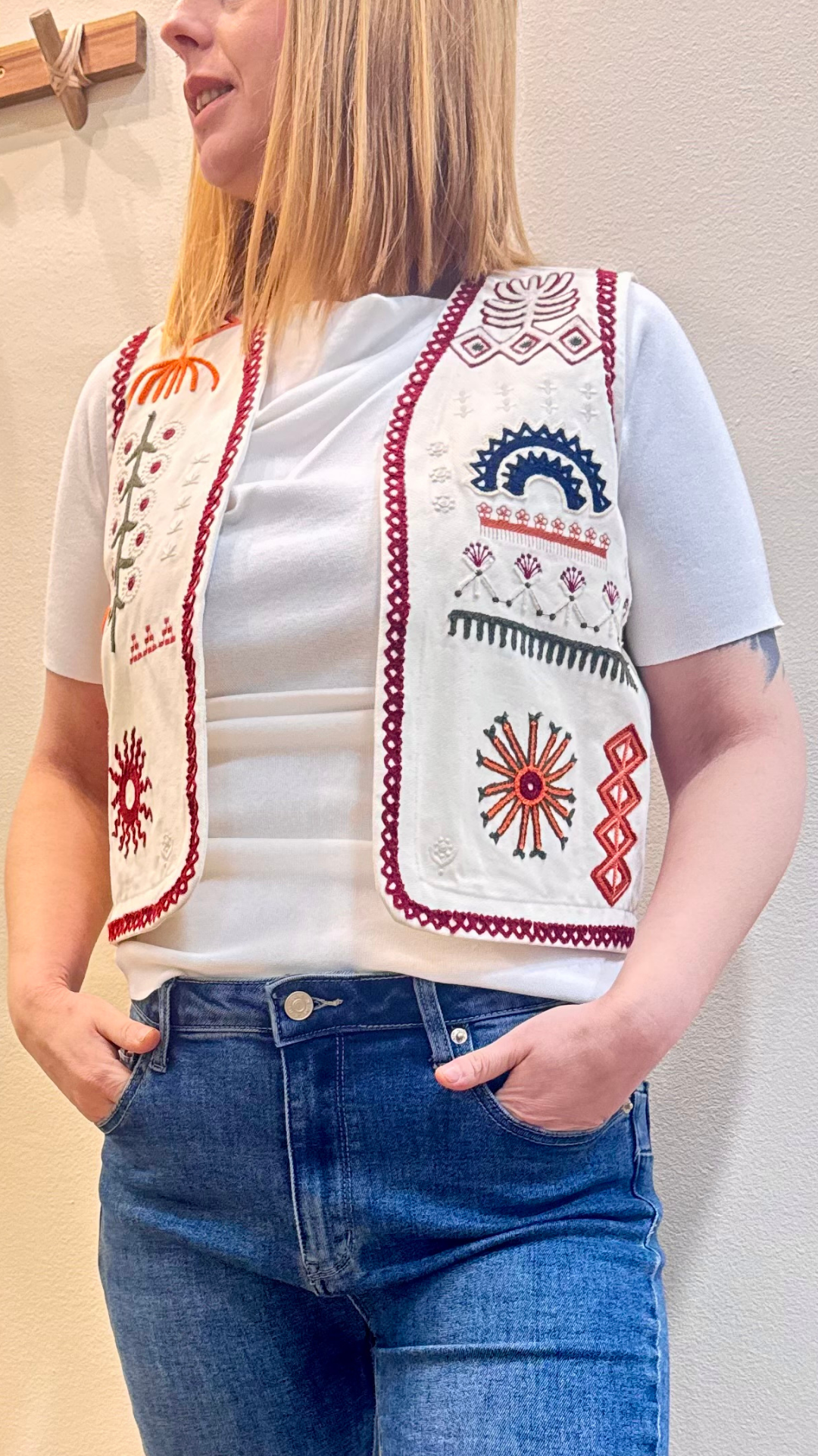 Chaleco Boho Bordado – Un toque étnico para tu estilo