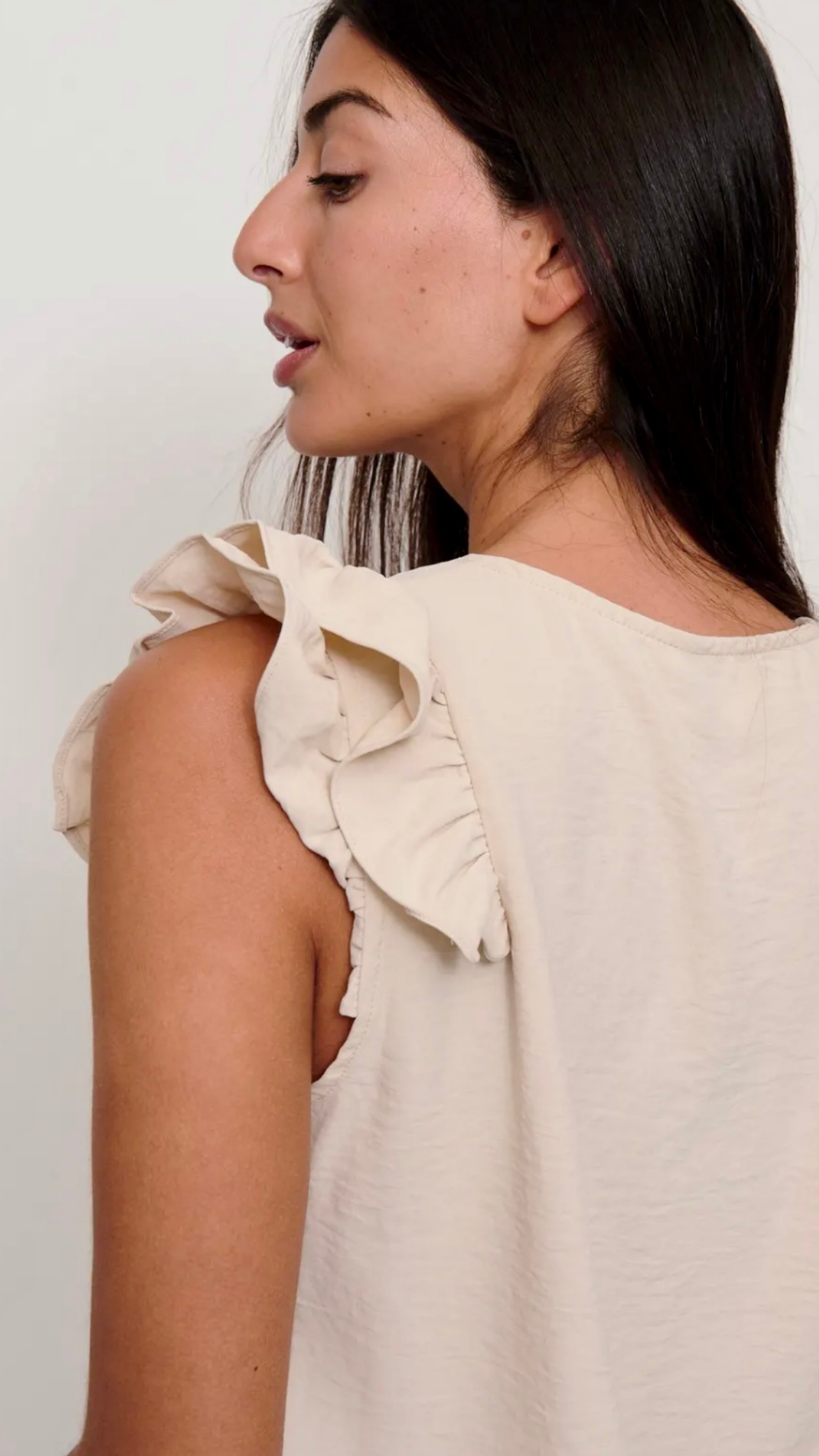 Blusa Volantes en Hombros – Ligereza y Feminidad en Cada Detalle