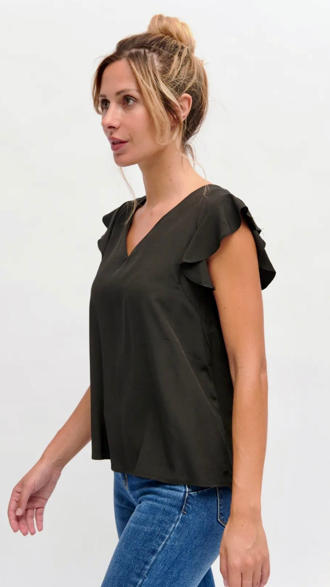 Blusa Volantes en Hombros – Ligereza y Feminidad en Cada Detalle