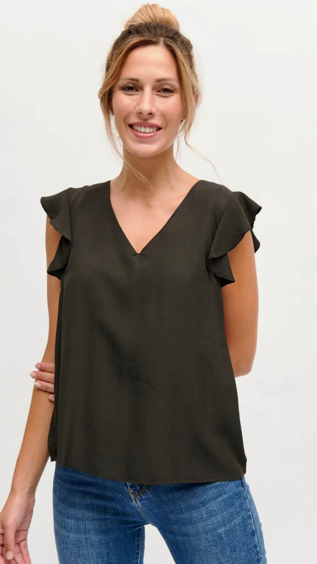 Blusa Volantes en Hombros – Ligereza y Feminidad en Cada Detalle