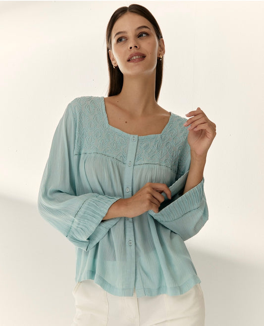 Camisa fluida azul bordada – Paz Torras